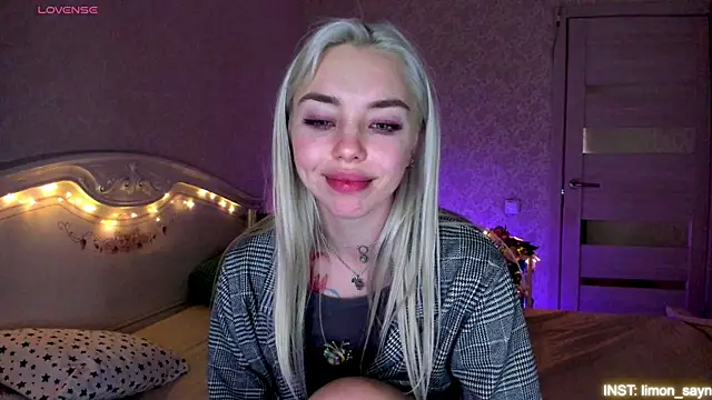 LillyMoure_ webcam