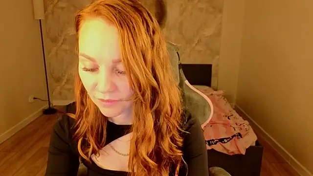 margo_kelly (F milf) - dog pose and spanking