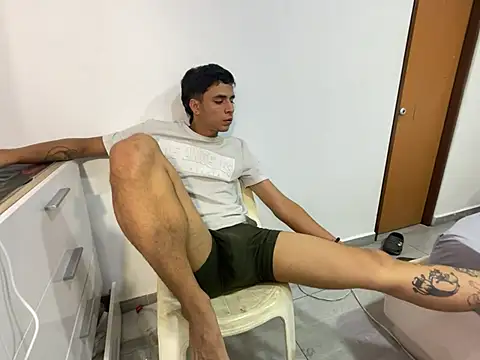 Max_TheHorseDick live sex cam