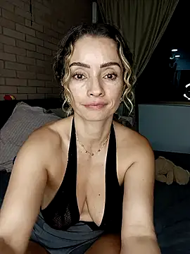 Loly_Horny webcam