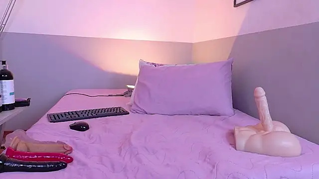 cutepetitee - Cutepetitee's free webcam - UK Sex Cams