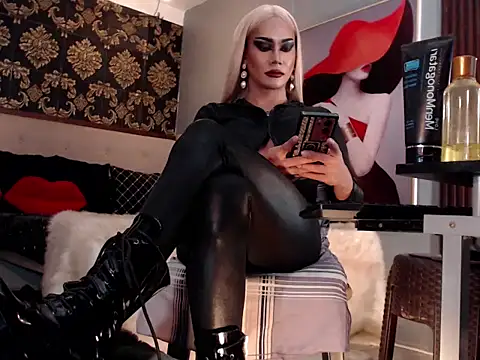 RhondaFlirtyDOM webcam