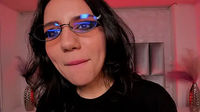 HollyPeach webcam