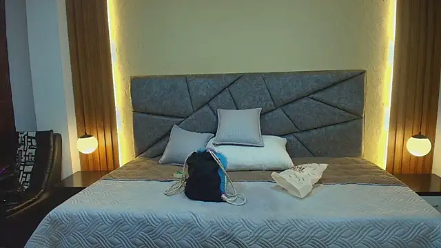 Laracooper_ webcam