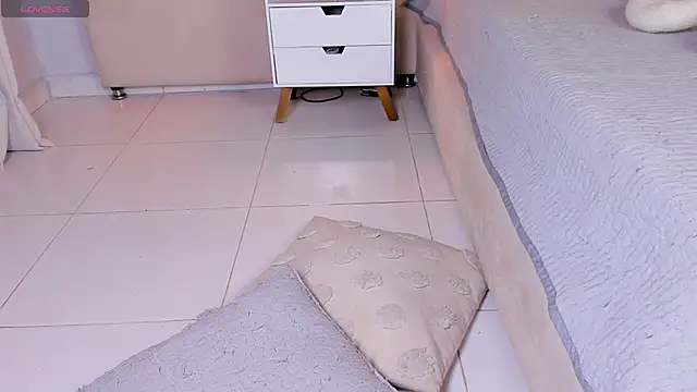 Elise_Diamond webcam