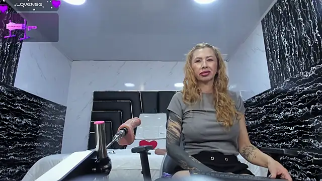 Ladyy_Scarlett webcam