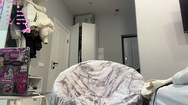 selena_favn webcam
