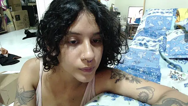 AlinaWoolf_ webcam