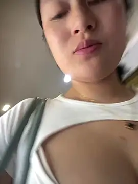 美女Yolanda9在线直播