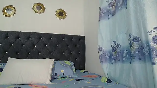 mia_ruiz webcam