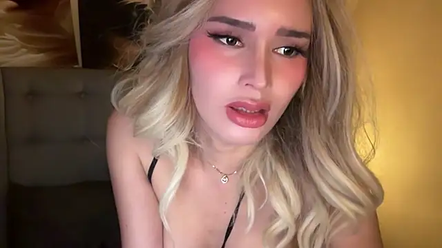surprisecockmia webcam