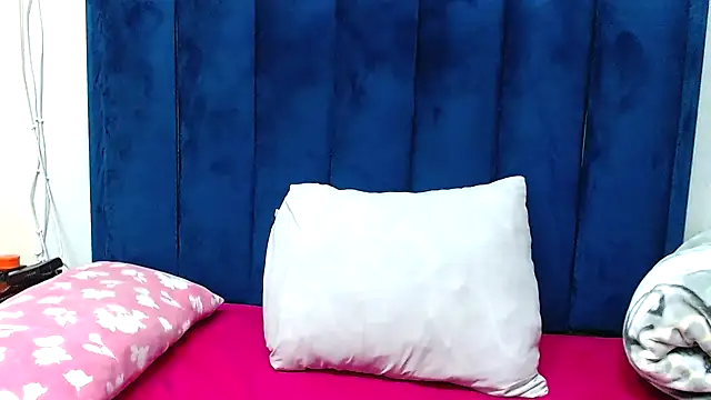 HotSmallTits webcam