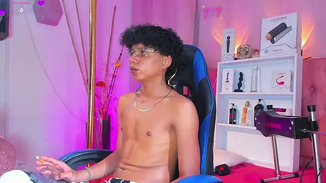 _taylor_black webcam