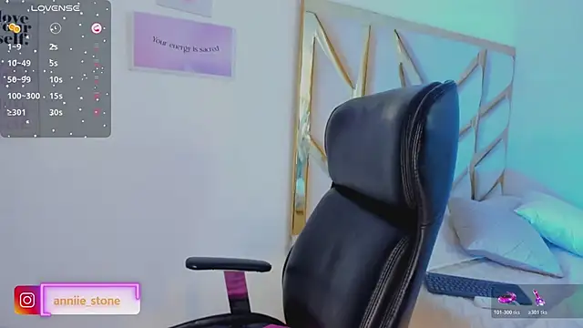 AnniEsstone webcam
