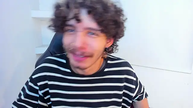 JojoBraando webcam