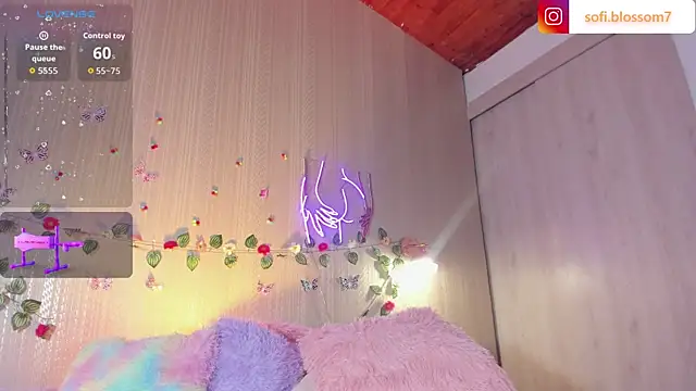 Sofi_Blossom webcam