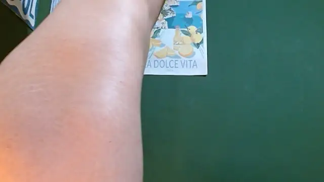 Roxiehood webcam