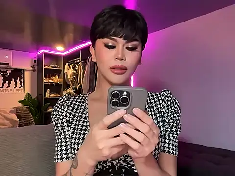 erotictsmonica webcam