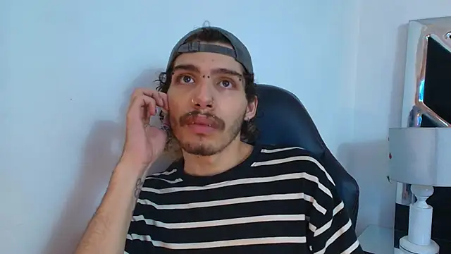 JojoBraando webcam