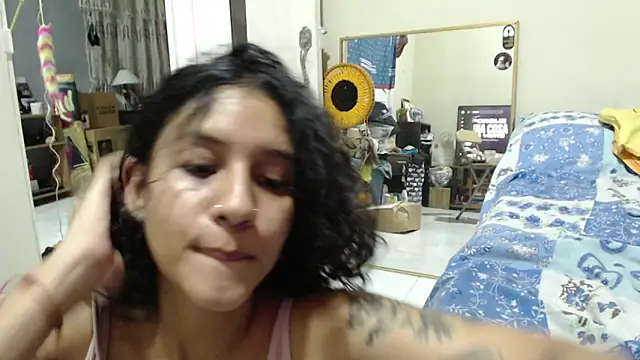AlinaWoolf_ webcam