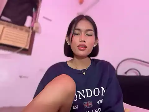 yougotlara (T young) - who wants to be my boyfriend, anyone?
