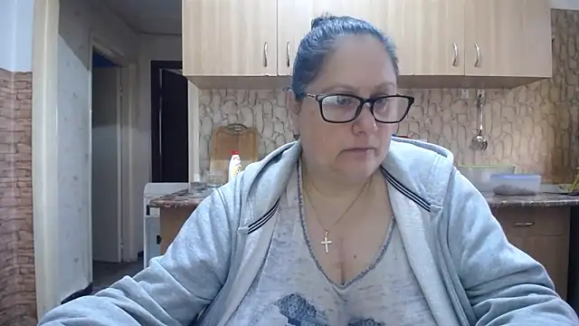 FuckHugeTits webcam