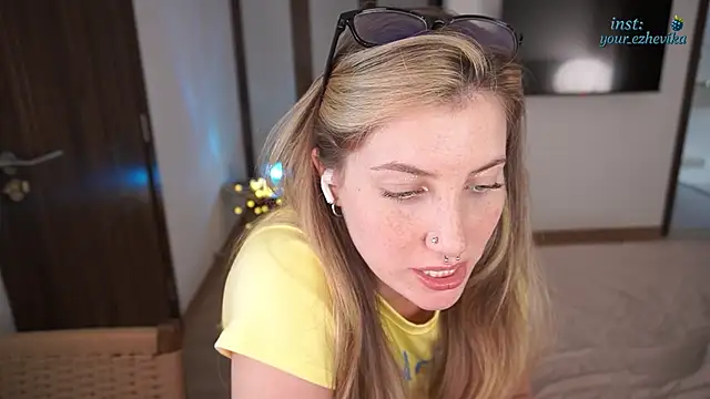 ItsEzheVika webcam
