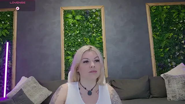 Issa_Jo webcam