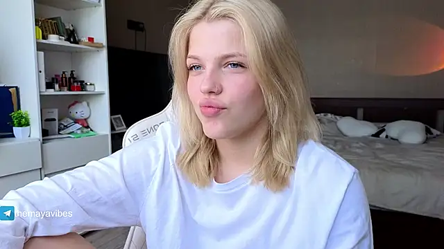 Maya_Rave webcam