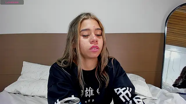 Rachell_criss webcam