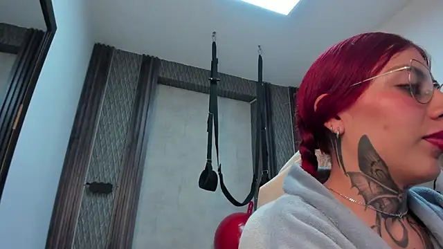 selene_red_ webcam