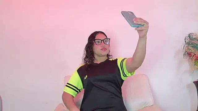 aly_n_sebas - Aly_n_sebas's free webcam - UK Sex Cams
