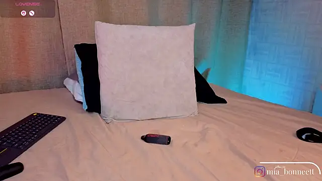 mia_bonneett webcam