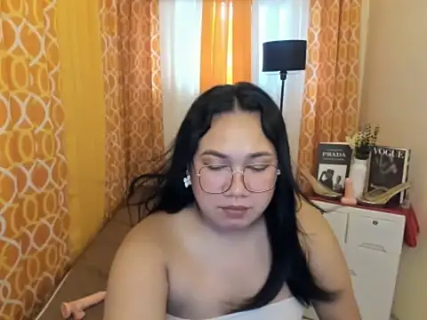 TsUncutKaren webcam