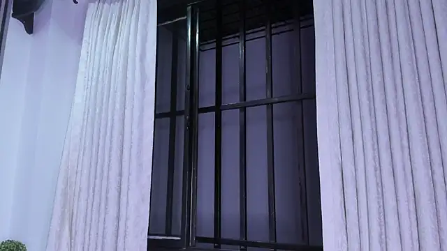 kittyAnddemon webcam