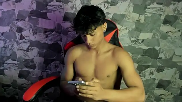 ZYZZ1312 live sex cam