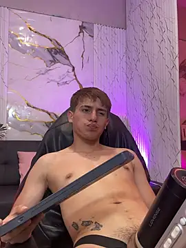 evan_tay (M twink) - two fingers in the ass