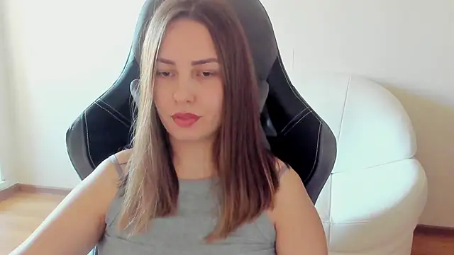 Mia_shy1 webcam