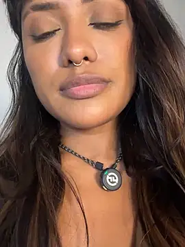 VictoriaFeller webcam