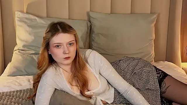 AlyssFrost webcam