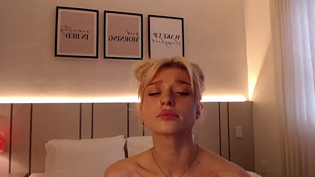 BlondyLi webcam
