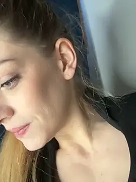 Bellalolahot webcam