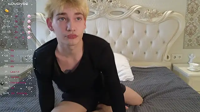 julian_wins (M twink) - show dick