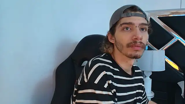 JojoBraando webcam
