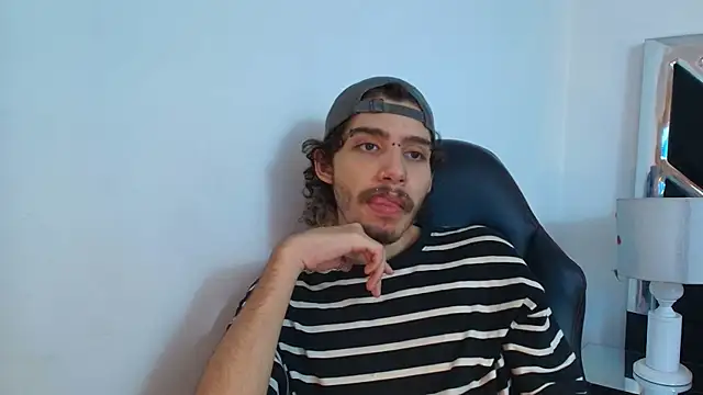 JojoBraando webcam