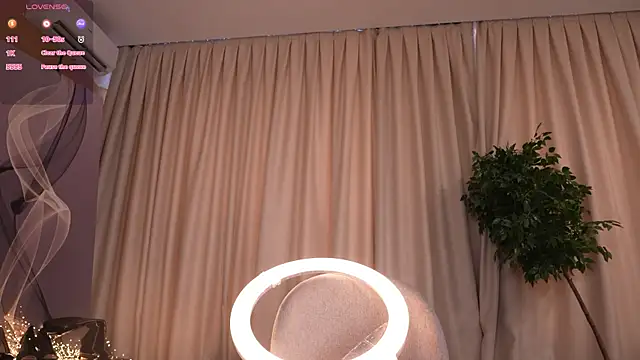 amelyisthatyou (Ask my age) - dildo play  ^_^