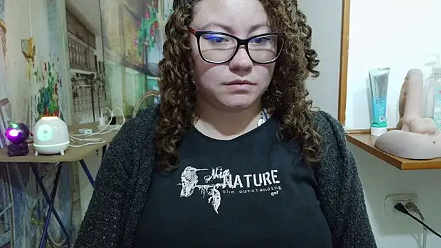 curly_greeneyed webcam
