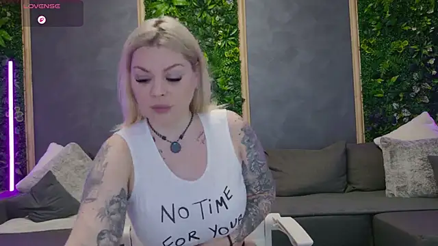 Issa_Jo webcam