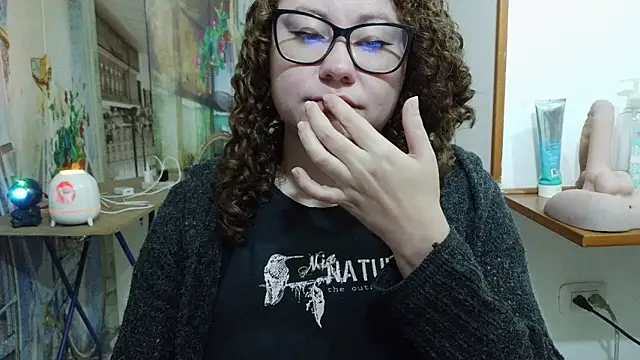 curly_greeneyed webcam