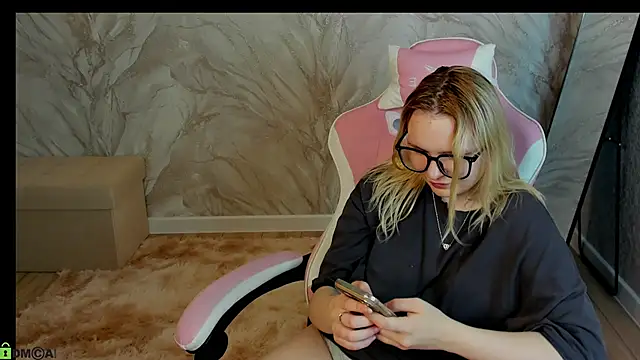 Adriana_Sweett webcam